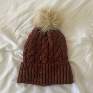 Abercrombie & Fitch - Pom Pom Woven Beanie
